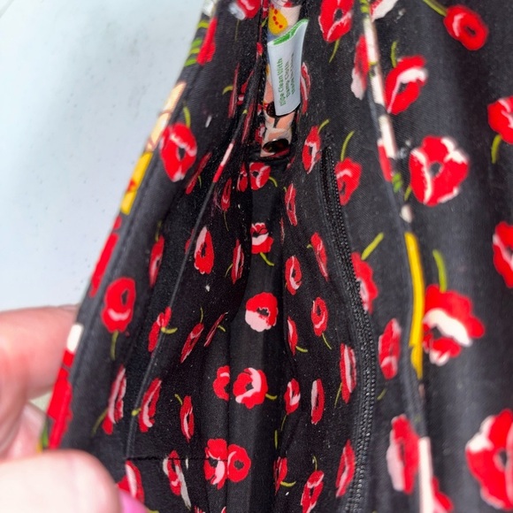 Vera Bradley Knot Just a Clutch Floral Purse - Picture 4 of 10